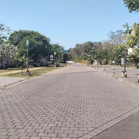 Diki Bungalows Kuta  外观 照片